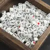 Cuentas Cerámicas Cuadradas de 8 mm con Letras y Agujeros Verticales, Materiales para Manualidades Infantiles, Cuentas Sueltas, Forma de Corazón, 26 Letras, Accesorios para DIY, Pulsera