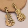 Materiais artesanais pequenos antigos atacado estilo coreano pingente de guitarra estilo retro celular caso liga acessórios DIY