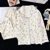 Conjunto de loungewear infantil estilo lapela, tecido fino para primavera e outono, cardigã de manga longa, pijama de algodão estilo coreano com estampa de nuvens para meninas