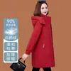 Chaqueta de alta gama de plumón de ganso para mujer, nueva moda de invierno 2026, longitud media, corte entallado y abrigo grueso de plumón de ganso blanco
