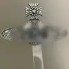 Broche de Saturno Embossado de Luxo Leve, Alfinete Fashion com Design de Cruz, Acessório de Terno com Elemento Planeta