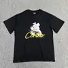 Venta a largo plazo de la serie Corteiz Devil Island, con un estampado de logo de letras en una camiseta de cuello redondo y manga corta, un estilo de algodón ajustado para ventas transfronterizas