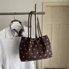 Nova Bolsa de Ombro Grande Capacidade Estilo Coreano Bolinhas Outono 2026, Bolsa Tote Estilosa para Trabalho e Deslocamento, Bolsa de Braço