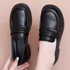 Mocasines sin cordones de suela blanda, zapatos de mujer bajos y cómodos, nuevos zapatos de cuero pequeños versátiles de otoño 2026, zapatos para mamá