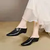 Pantuflas de exterior para mujer con punta 2026 primavera/verano personalidad de nicho retro hebilla de cinturón slip-on sandalias para mujer que aumentan la altura
