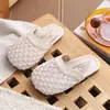 Sandálias Casuais Fechadas para Meninas 2026 Verão Novo Estilo Trançadas Vazadas Estilo Floresta Doces Simples Sapatos de Praia Sapatos Birkenstock