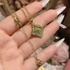 Aretes Doble Flor Camelia Ópera Italiana Bucciarati Rombo de Encaje Glaseado Trébol de Cuatro Hojas Anillo Abierto