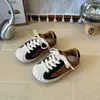 Tenis infantiles con puntera de concha, nueva colección primavera/otoño 2026, tallas medianas y grandes, zapatillas deportivas para niños, suela suave, con cierres de velcro, zapatos casuales