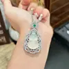 Collar para mujer con colgante bañado en plata con figura de Buda de calcedonia blanco hielo, diseños de hoja y calabaza, ágata y jade de Maitreya