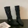 Botas de Cavaleiro Fivela de Couro Versátil Emagrecedoras Botas 2026 Botas Femininas de Cano Médio Peça de Roupa Exterior Fosco Franzido Novo Estilo Verão Versão Coreana