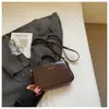 Bolso de mano vintage de alta calidad para mujer, nuevo modelo 2026 moda popular de venta rápida bandolera pequeña tipo tote para el día a día