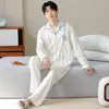 Algodón Puro2026 Nuevo Conjunto de Pijama de Otoño para Hombre con Cuello de Solapa, Mangas Largas, Pantalones Largos, Ropa de Casa Holgada de Dibujos Animados