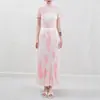 Conjunto de dos piezas de falda maxi plisada floral con tinta rosa de verano
