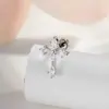 Nuevo Clavo de Hueso de Oreja Hensen con Diseño de Cruz de Circonita Rombo Diseño de Nicho Joyería de Perforación para Pareja