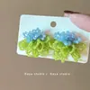 Pendientes de flores de colores 2025, nuevos diseños de nicho con un temperamento avanzado y personalidad única y exagerada para mujeres.