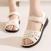 Sandalias de verano para mujer para uso en exteriores, de suela blanda, antideslizantes, con tacón de cuña, de suela plana, zapatos de trabajo para la playa, sandalias de madre de plástico con tacón medio
