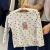 Camiseta básica linda y adorable para niñas estilo coreano, camiseta de manga larga de moda con estampado de corazón y gato para el uso diario de otoño del bebé