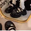 Sapatos de Princesa de Couro para Meninas 2026 Novo Verão Sapatos de Performance Infantis da Moda para Meninas Solado Macio Estilo Britânico Sapatos de Uma Sola