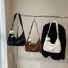 Bolsa Tote Transversal Leve Color Block Versátil para Inverno 2024 para Mulheres, Nova Bolsa Dumpling com Zíper, Bolsa de Ombro Único