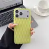 Funda para Teléfono con Patrón Retorcido y Agujeros Grandes para Disipación de Calor Compatible con Apple 17PROMAX Personalidad de Moda 13/14 Transparente Mate 11