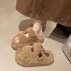Chinelos peludos simples de sola grossa para aumentar a altura, tamanho pequeno, novos chinelos de algodão peludos versáteis com velcro, inverno 2026