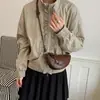 Bolso retro pequeño transfronterizo para mujer, nuevo diseño de nicho de principios de otoño 2026, bolso popular versátil de hombro y cruzado, bolso tipo saddle