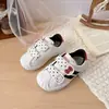 Otoño 2026 Nuevo Estilo Coreano Moda para Niñas Versátil Suela Suave Antideslizante Lindo Dibujo Animado Cabeza de Concha Zapatillas Casuales de Tabla