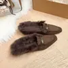 Primeiro Encontro Temporada Plush Retrô Touca Quente Pantufas de Pelo Feminino 2026 Novo Estilo Celebridade da Internet Sapatos Slip-on Loafers Sapatos de Algodão