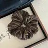 Goma para el pelo de lana tejida a rayas estilo coreano gris para mujer 2025 Nuevo estilo perezoso Accesorio versátil para el cabello Goma para el pelo