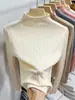 Tricô Branco Meia-Gola para Mulheres Estilo Outono/Inverno Chique Vazado Ajustado Camada Interna Suéter Top Curto de Base