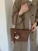 Bolso Tote Simple y Elegante 2026, Bolso de Mano con Diseño de Nicho, Bolso de Hombro Casual Versátil de Moda para Mujer