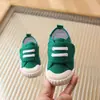 Zapatos Casuales para Niños Zapatos de Lona Suela Suave Zapatos de Caña Baja Primavera y Otoño Velcro Zapatos Blancos Zapatos Planos para Niños y Niñas Zapatos para Niños Pequeños