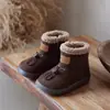 2025 Novas Botas de Algodão Retrô Modernas de Inverno para Meninos Estilo Coreano Estilo Estrangeiro Versátil Botas da Moda de Lã de Cordeiro para Meninas