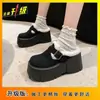 Chinelos Mula Fechados Pequenos de 8cm com Plataforma Grossa Aumentadora de Altura para Mulheres, Novo Estilo de Inverno com Forro de Pelúcia para Aquecimento, Chinelos Estilo Birkenstock