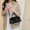 Bolsa de grife de nicho super popular para mulheres, nova bolsa de mão quadrada pequena vintage 2026, bolsa de ombro e transversal estilosa e versátil
