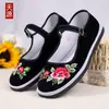Estilo primavera sola de borracha fivela colorida bordada tecido multicamadas sapatos de pano femininos Old Beijing online sapatos de mãe fundo plano abertura rasa