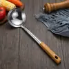 Espátula de aço inoxidável colher de sopa espátula de cozinha doméstica para refogar colher de espátula espessada anti-queimadura cabo de madeira espátula de colher conjunto de utensílios de cozinha