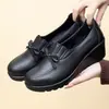 Zapatos de Mamá Tacones de Plataforma 2026 Otoño Nuevo Estilo Zapatos de Cuero para Mujer Cómodos Zapatos de Una Sola Suela para Personas de Mediana Edad y Mayores Tacón Medio para Mujer Suela Gruesa Zapatos de Trabajo