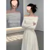 Vestido Longo Off-White de Um Ombro e Manga Longa 2026 Primavera Novo Estilo Vestido Longo Estilo Francês Roupas Femininas