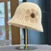 Sombrero floral estilo coreano para mujer, ala ancha, adelgazante para la cara, nueva colección de otoño, sombrero de pescador cálido, sombrero tipo cubo moderno y versátil