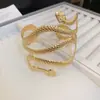 Pulseiras Metálicas Exageradas Transfronteiriças Europeias e Americanas, Luxo Leve, Pulseiras de Nicho de Alta Qualidade, Elegantes da Moda, Estilo Cool para Mulheres