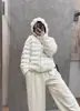 Chaqueta ligera de algodón con relleno de plumón acanalado para mujer, abrigo corto de algodón de invierno extremadamente elegante, nuevo abrigo de invierno estilo coreano 2026