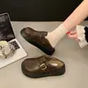 Sandálias de couro estilo Birkenstock com sola grossa, modelo slip-on com biqueira fechada, vestuário feminino para atividades ao ar livre, nova coleção de outono de 2026