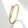 Aml Tendência Moda de Rua Estilo Europeu e Americano Pulseira Aberta Torcida para Unhas Femininas Fornecimento de Fábrica