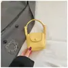 Mini Bolso de Color Sólido Estilo Coreano para Mujer 2026 Primavera Nueva Moda Elegante Bolso Silla de Montar Ligero Versátil Bolso para Auriculares