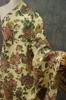 Chaqueta Vestido de Lujo Ligero Seda Dorada Repujada Floral Grande Teñida con Hilo Moda Retro Europea Primavera y Otoño Tejido Jacquard Decorativo