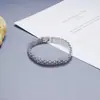 Pulseira de Relógio Simples Popular Transfronteiriça Europeia e Americana Pulseira de Aço Titânio Temperamento Tendência Versátil Aço Inoxidável Joia de Mão de Alto Padrão