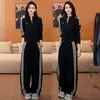 Traje casual deportivo de dos tonos para mujer, nuevo estilo coreano otoño 2026, conjunto de dos piezas con chaqueta a rayas de cuello alto y pantalones de pierna ancha