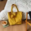 Bolsa de Ombro Casual Simples Colorida Bordada Nova para Primavera e Verão, Bolsa Versátil de Tecido Nova e da Moda