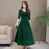Vestido de Terciopelo Dorado con Cuello en V 2022 Primavera y Otoño Nuevo Falda Larga con Relieve Manga Larga Femenino Adelgazante Falda con Dobladillo Ancho